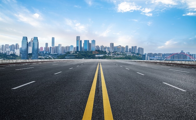 The expressway and the modern city skyline