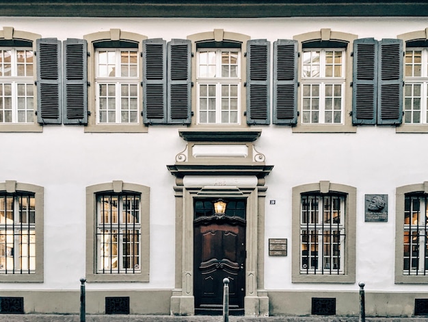 Photo exterior of building in city