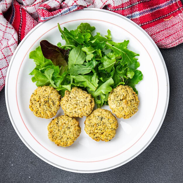 Photo falafel food vegetable bean cutlets balls healthy meal food snack on the table copy space food