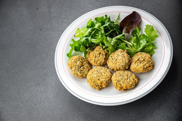 Photo falafel food vegetable bean cutlets balls healthy meal food snack on the table copy space food