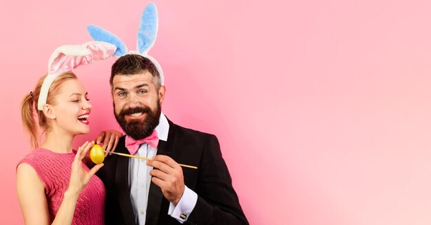 Family celebrate easter happy couple in bunny ears painting eggs for easter happy holidays egg hunt