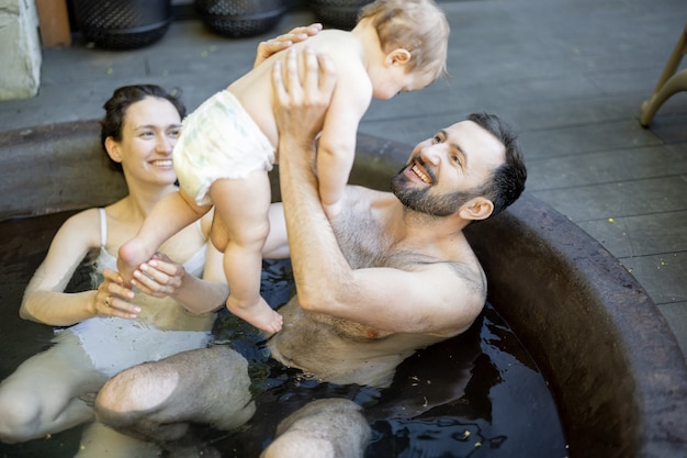 Photo family at spa with a young baby