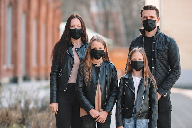 Family wearing masks to protect against Coronavirus and gripp