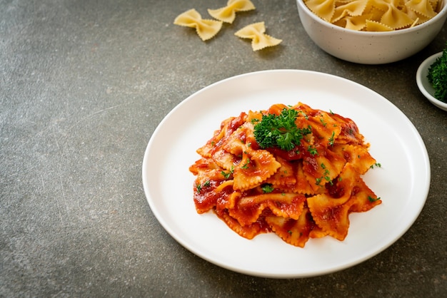 farfalle pasta in tomato sauce with parsley