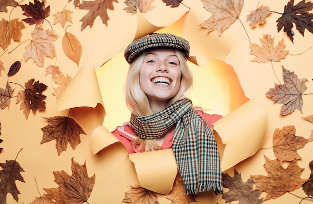 Fashion portrait of beautiful sensual woman Autumn woman holding gold leaf Sensual woman wearing pullover and looking at camera Woman happy autumn in autumn park Closeup portrait Fashion girls