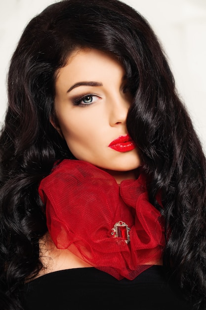 Fashion Woman with Red Heart-shaped Collar and Ruby Brooch