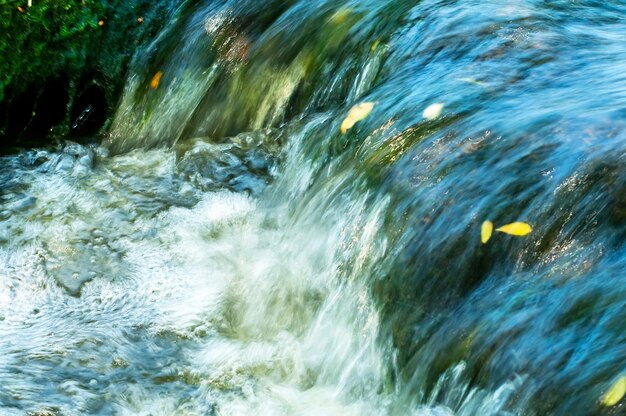 Photo fast flowing water