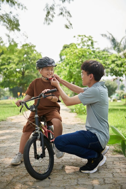 Fastening Bicycle Helmet