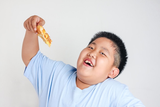 Fat kids eat pizza happily. If eaten in large amounts, the body fat is not healthy.