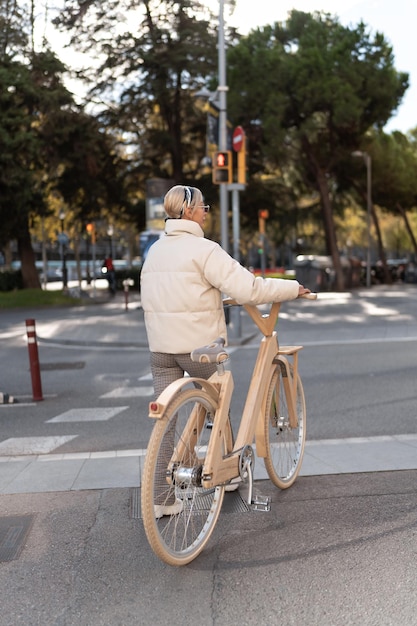 Female bicyclist ready to cross road