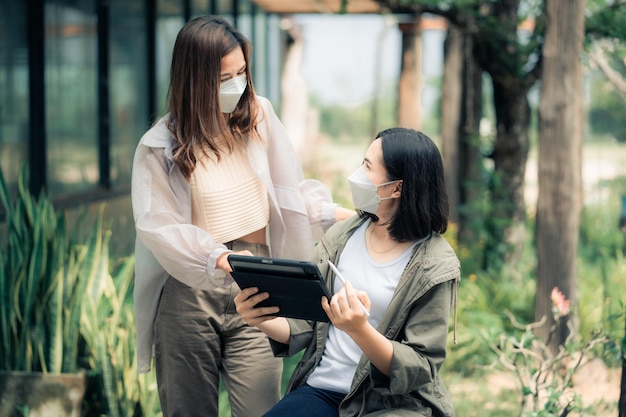 Female freelancers discuss new content created for the perfect project