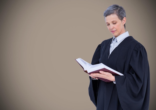 Photo female judge reading against brown background