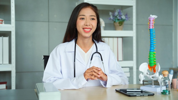 Female orthopedic doctor Explaining how to maintain a healthy body through a video