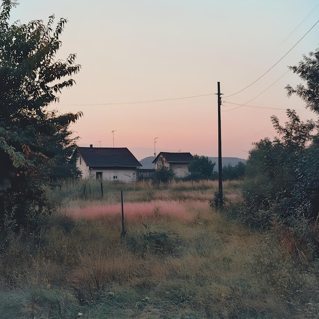 Photo a field with houses and a house in the background