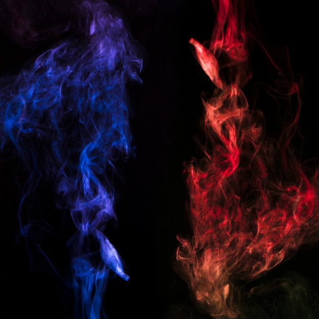 Photo a fiery smoke effect pattern against black backdrop