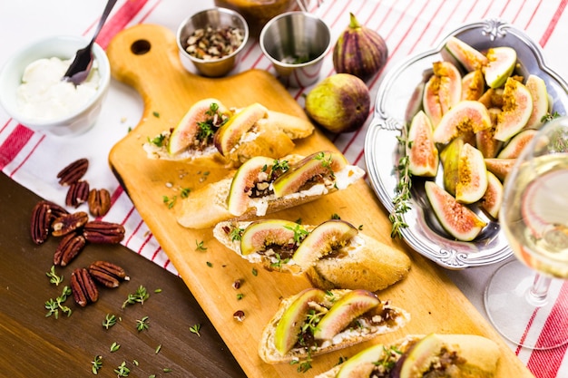 Fig bruschetta with organic California figs on cutting board.