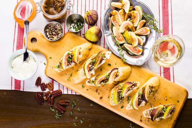 Fig bruschetta with organic California figs on cutting board.