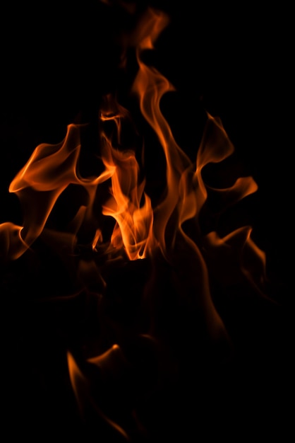 Photo fire flames on black background fire flame texture fire flame with copy space flames textured background flames on black background