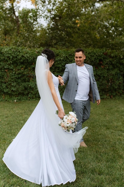 The first meeting of the bride and groom