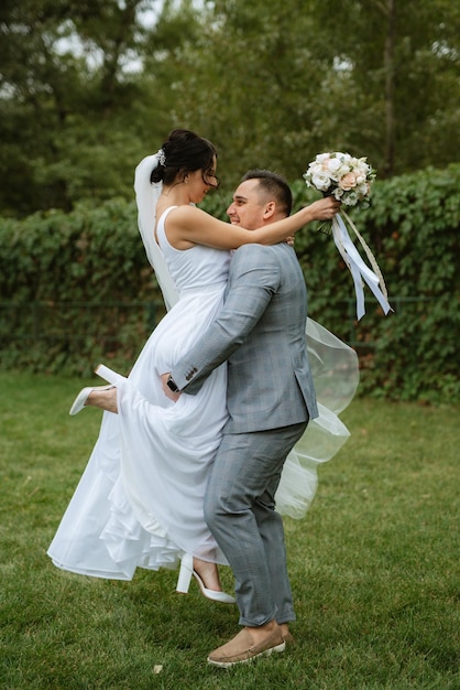 The first meeting of the bride and groom