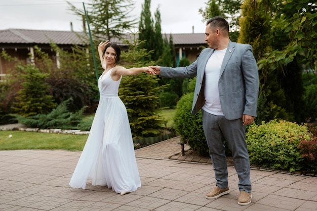 The first wedding dance of the bride and groom