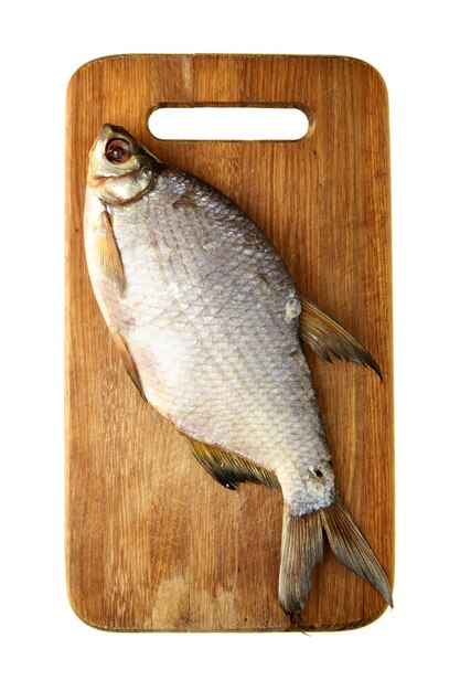 Photo fish on chopping board isolated over white background