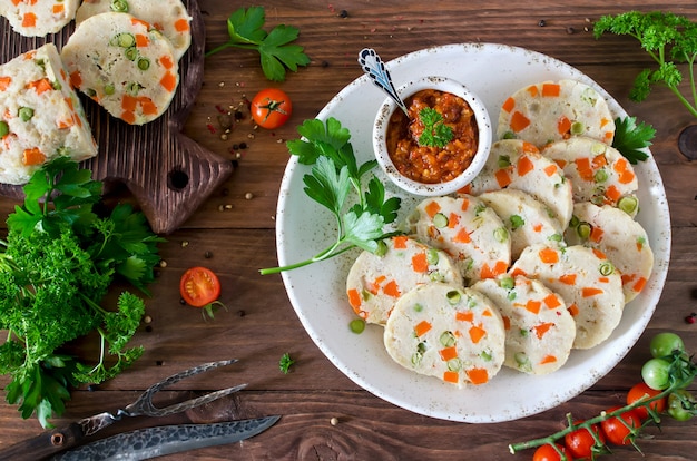 Fish roll (roulade) with green peas and carrots