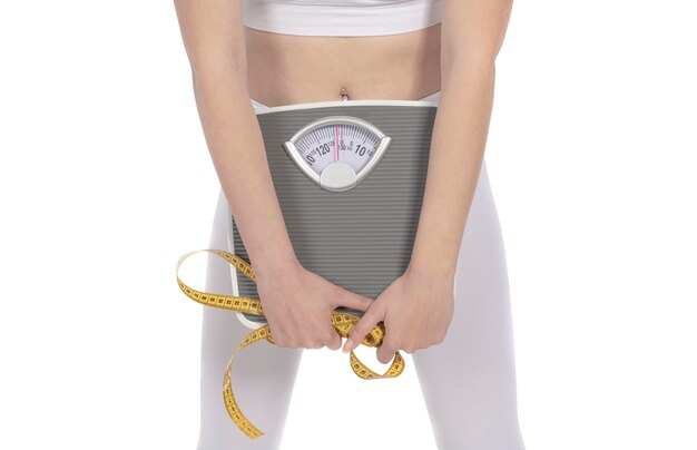 Photo fit woman holding measuring scale. weight loss wellness concept. isolated on white background