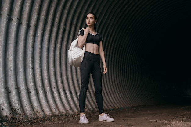 Photo fitness model working out outdoor