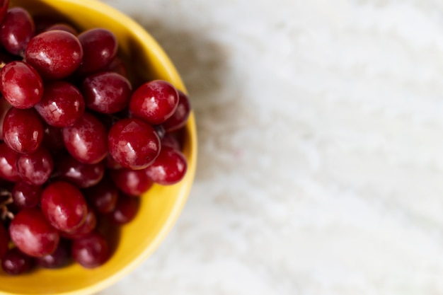 Flat lay red grapes in bowl