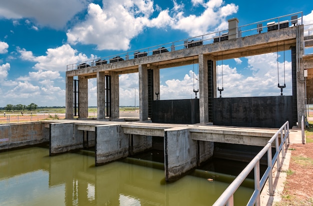 Floodgate closeup