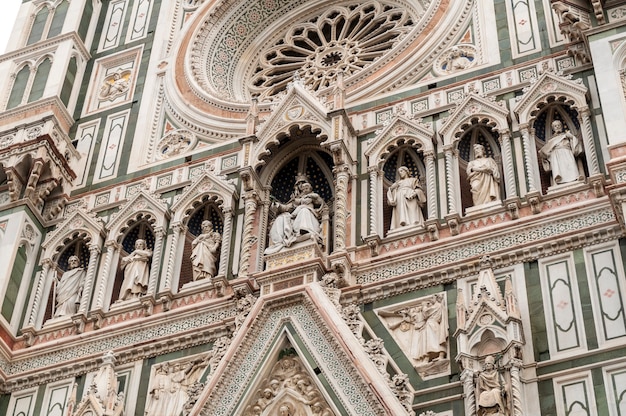 Photo florence italy basilica santa maria del fiore details of the facade