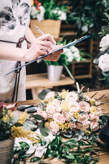 Photo florist at work