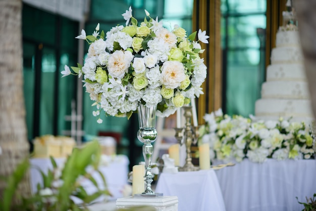 flower pot wedding decoration, bunch of flowers, rose