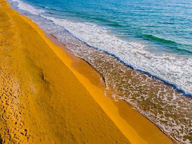 foamy waves at seaside with linear perspective