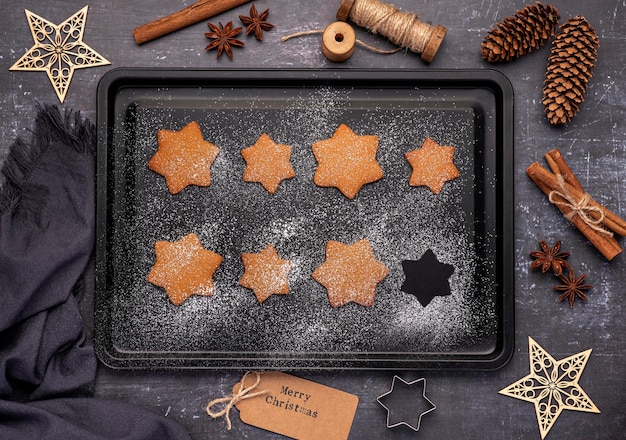 Food photography of gingerbread and icing sugar