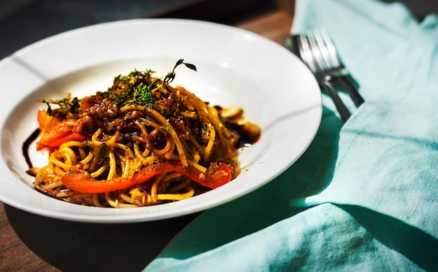 Photo food styling spaghetti plate closeup