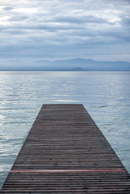 Photo footbridge at dusk