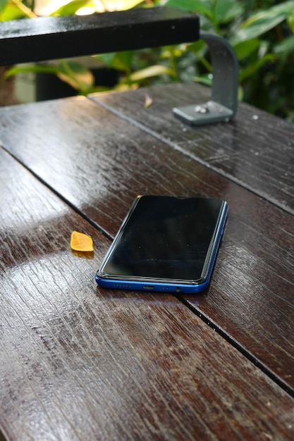 Forget smartphone on a park bench lost smart phone