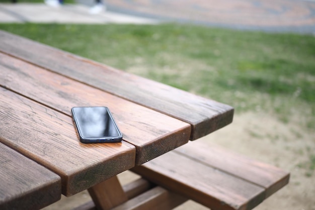 Forget smartphone on a park bench lost smart phone