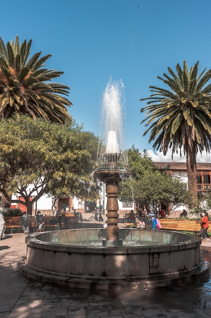 Fotografia de la pileta de la plaza de armas de Urubamba en Cusco Peru