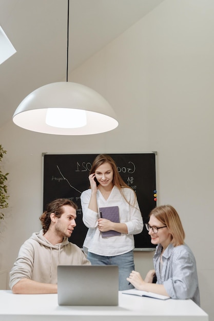 Free photo business people meeting at office working