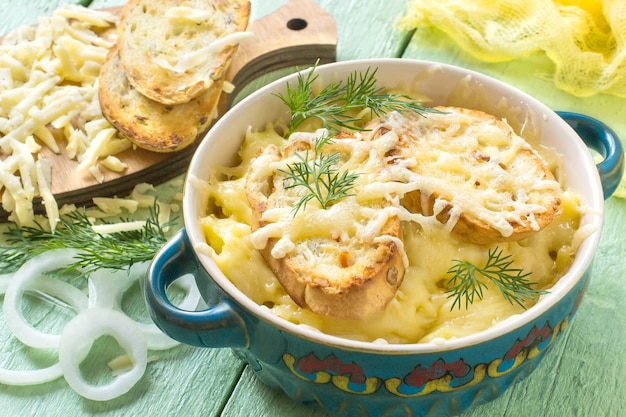 French onion gratin soup