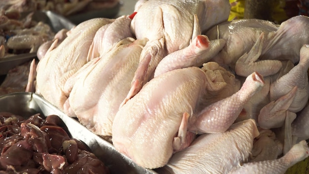 Photo fresh chicken at market fresh chickens for sale in a butcher shop plucked chicken in the market