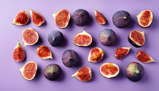 Photo fresh figs arranged in pattern on purple pastel background flat lay photography