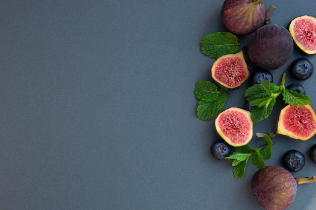 Photo fresh figs with mint and blueberries. copy space.