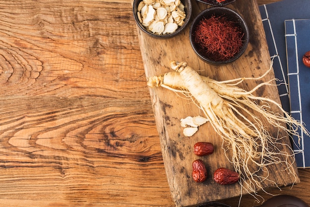 Fresh ginseng and dry slices