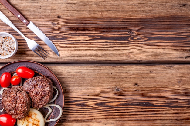 Fresh grilled beefsteaks with vegetables