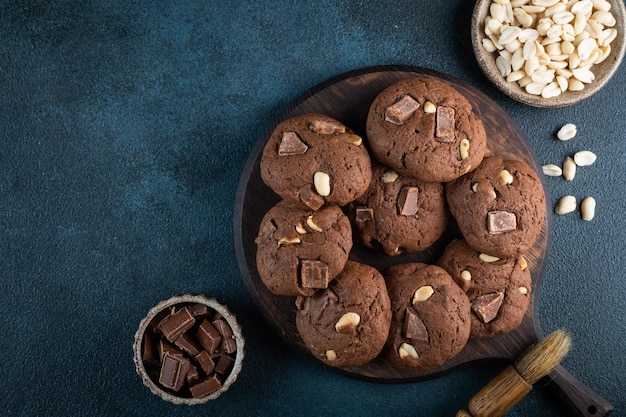 Fresh homemade chocolate chip cookies Brownie cookies Cookies with chocolate and nuts Vegetarian dessert American dessert