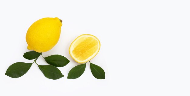 Photo fresh lemon with green leaves on white background.